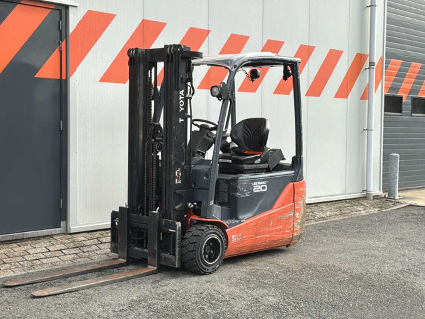 Carretilla elevadora segunda mano TOYOTA 8FBE20T ELEKTRO DREIRADFRONTSTAPLER (13073800)