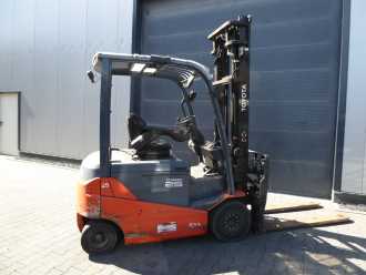 Carretilla elevadora segunda mano TOYOTA 8FBEKT25 ELEKTRO VIERRADFRONTSTAPLER (12679409)