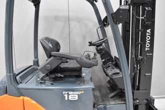 Carretilla elevadora segunda mano TOYOTA 8FBM18T /57241/ ELEKTRO VIERRADFRONTSTAPLER (13028304)
