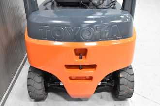 Carretilla elevadora segunda mano TOYOTA 8FBM18T /57241/ ELEKTRO VIERRADFRONTSTAPLER (13028304)
