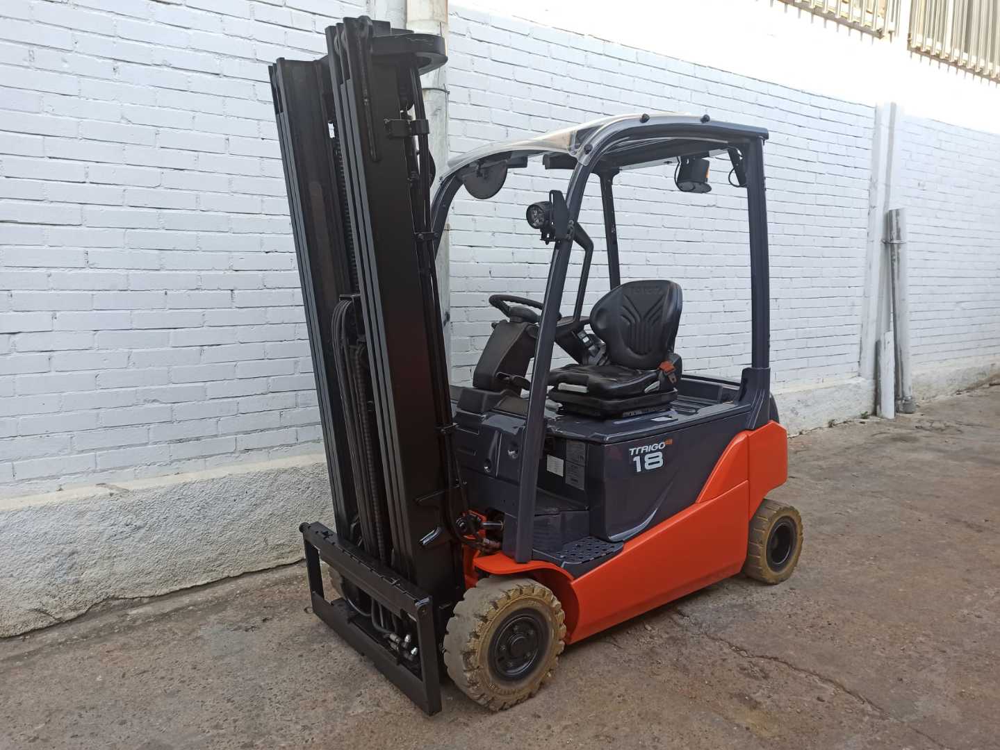 Carretilla elevadora segunda mano TOYOTA 8FBM18T ELEKTRO VIERRADFRONTSTAPLER (13075197)