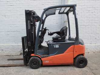 Carretilla elevadora segunda mano TOYOTA 8FBMT18 ELEKTRO VIERRADFRONTSTAPLER (13041992)