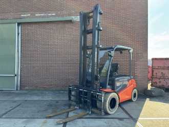 Carretilla elevadora segunda mano TOYOTA 8FBMT50 ELEKTRO VIERRADFRONTSTAPLER (12987759)