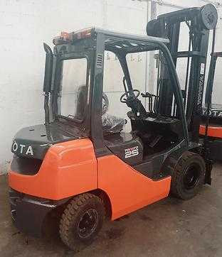Carretilla elevadora segunda mano TOYOTA 8FDF25 DIESEL VIERRADFRONTSTAPLER (12399681)