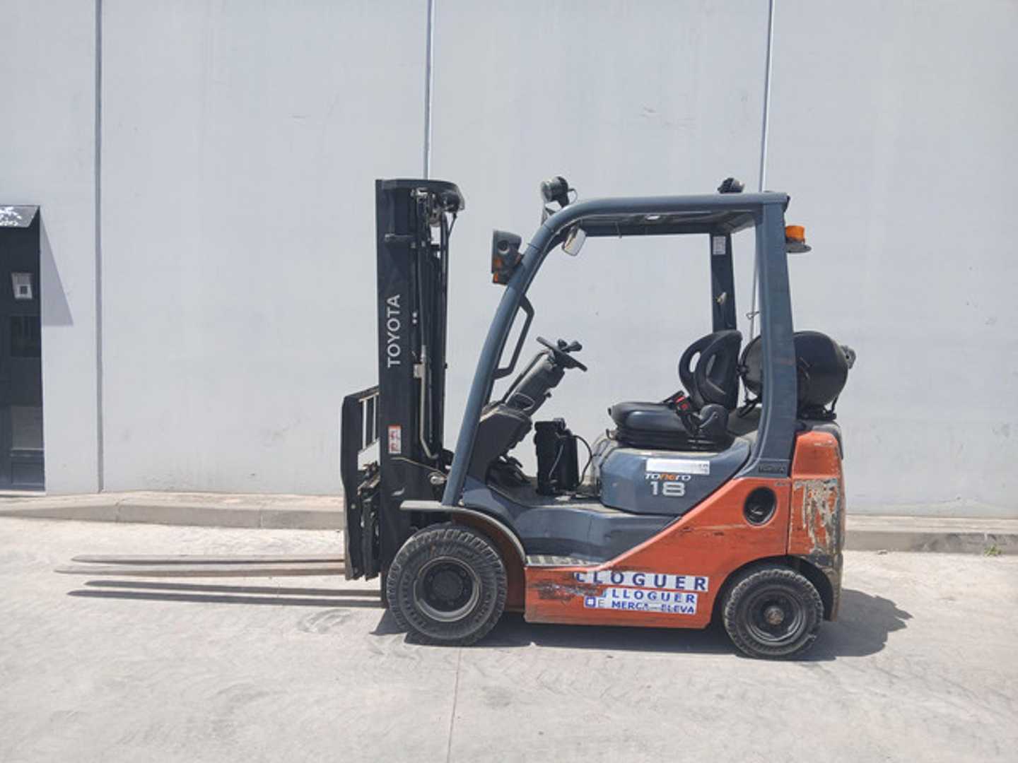 Carretilla elevadora segunda mano TOYOTA D02-8FG18 CARRETILLA ELEVADORA GAS 1.800 KG GAS VIERRADFRONTSTAPLER (13006618)