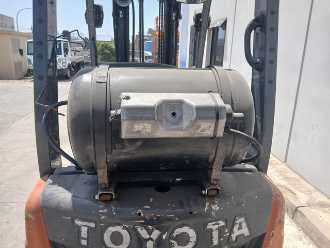 Carretilla elevadora segunda mano TOYOTA D02-8FG18 CARRETILLA ELEVADORA GAS 1.800 KG GAS VIERRADFRONTSTAPLER (13006618)