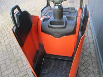 Carretilla elevadora segunda mano TOYOTA LPE250 ELEKTRO NIEDERHUBWAGENFAHRERSTAND (13071852)