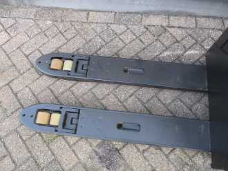 Carretilla elevadora segunda mano TOYOTA LPE250 ELEKTRO NIEDERHUBWAGENFAHRERSTAND (13071852)