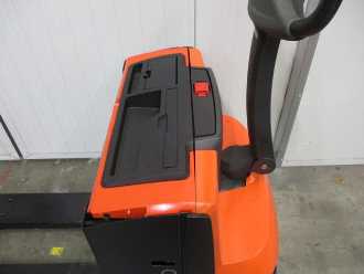 Carretilla elevadora segunda mano TOYOTA LWE 200 ELEKTRO NIEDERHUBWAGENDEICHSEL (13065052)