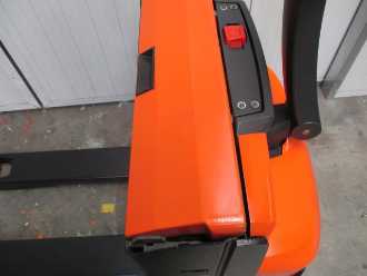 Carretilla elevadora segunda mano TOYOTA LWE140 ELEKTRO NIEDERHUBWAGENDEICHSEL (13071625)
