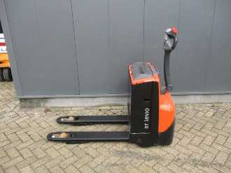 Carretilla elevadora segunda mano TOYOTA LWE160 ELEKTRO NIEDERHUBWAGENDEICHSEL (13033764) backdrop