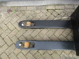 Carretilla elevadora segunda mano TOYOTA LWE160 ELEKTRO NIEDERHUBWAGENDEICHSEL (13033764)