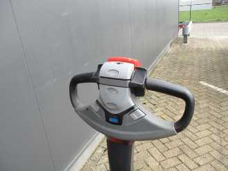 Carretilla elevadora segunda mano TOYOTA LWE160 ELEKTRO NIEDERHUBWAGENDEICHSEL (13033764)