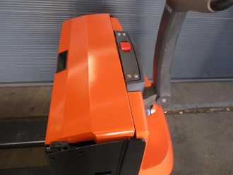 Carretilla elevadora segunda mano TOYOTA LWE160 ELEKTRO NIEDERHUBWAGENDEICHSEL (13075566)
