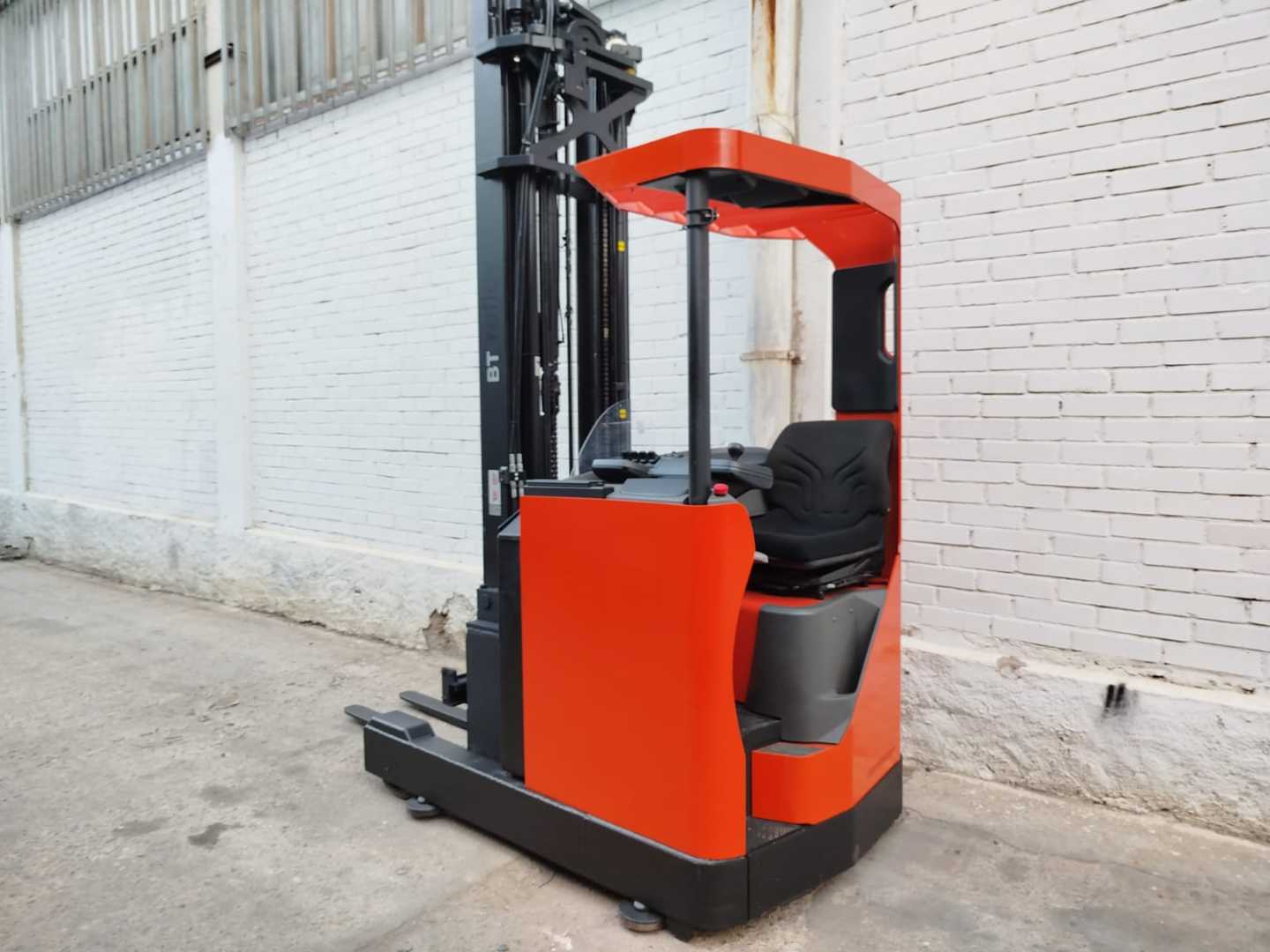 Carretilla elevadora segunda mano TOYOTA RRE160M ELEKTRO SCHUBMASTSTAPLER (13068580)