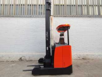 Carretilla elevadora segunda mano TOYOTA RRE180E ELEKTRO SCHUBMASTSTAPLER (13042042)