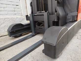 Carretilla elevadora segunda mano TOYOTA RRE180E ELEKTRO SCHUBMASTSTAPLER (13042042)