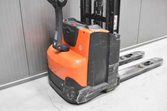 Carretilla elevadora segunda mano TOYOTA SWE 120 /57614/ ELEKTRO HOCHHUBKOMMISSIONIERER (13039950)