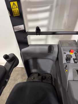Carretilla elevadora segunda mano UNICARRIERS 160SDTFVS570XJN - Vorführgerät - 15 Std. - Wie Neu ELEKTRO SEITENSTAPLER (12917198)