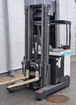 Carretilla elevadora segunda mano UNICARRIERS UMS 200 DTFVRG630 WEITERE SCHUBMASTSTAPLER (12989240)