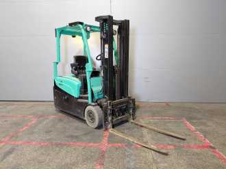 Carretilla elevadora segunda mano YALE ERP16VTLWB ELEKTRO DREIRADFRONTSTAPLER (13065344)