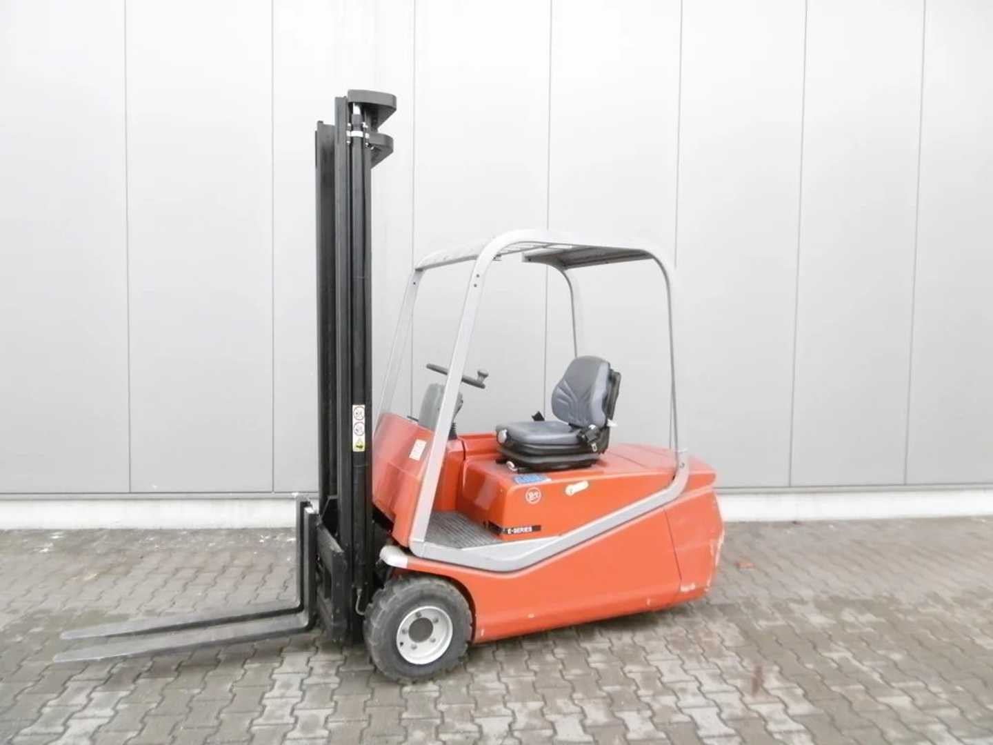 Chariot élévateur d'occasion BT C3E200 ELEKTRO DREIRADFRONTSTAPLER (13024818)