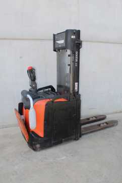 Chariot élévateur d'occasion BT SPE 120 L ELEKTRO HOCHHUBWAGENDEICHSEL (13036865)