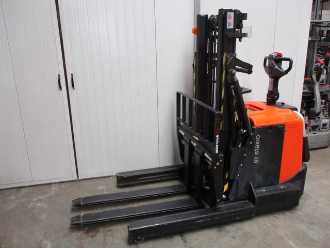 Chariot élévateur d'occasion BT SPE 120 XR ELEKTRO HOCHHUBWAGENFAHRERSTAND (13059622)