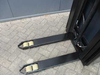Chariot élévateur d'occasion BT SWE120 ELEKTRO HOCHHUBWAGENFAHRERSTAND (13057699)