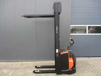 Chariot élévateur d'occasion BT SWE120 ELEKTRO HOCHHUBWAGENFAHRERSTAND (13057699)