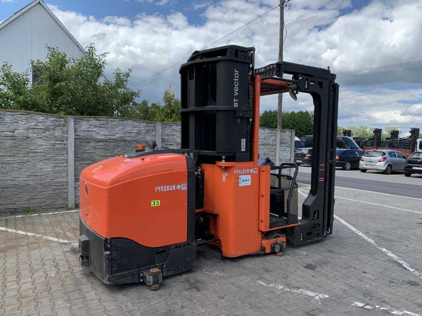 Chariot élévateur d'occasion BT VCE150A ELEKTRO MITTELHUBKOMMISSIONIERER (13065423)