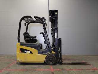 Chariot élévateur d'occasion CATERPILLAR EP16NT ELEKTRO DREIRADFRONTSTAPLER (13036791)