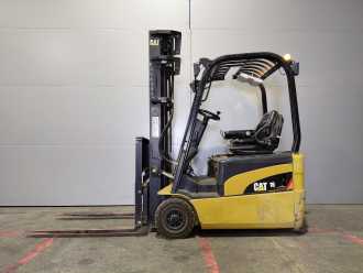 Chariot élévateur d'occasion CATERPILLAR EP16NT ELEKTRO DREIRADFRONTSTAPLER (13036791)