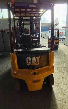 Chariot élévateur d'occasion CATERPILLAR EP25CN ELEKTRO VIERRADFRONTSTAPLER (13007761)
