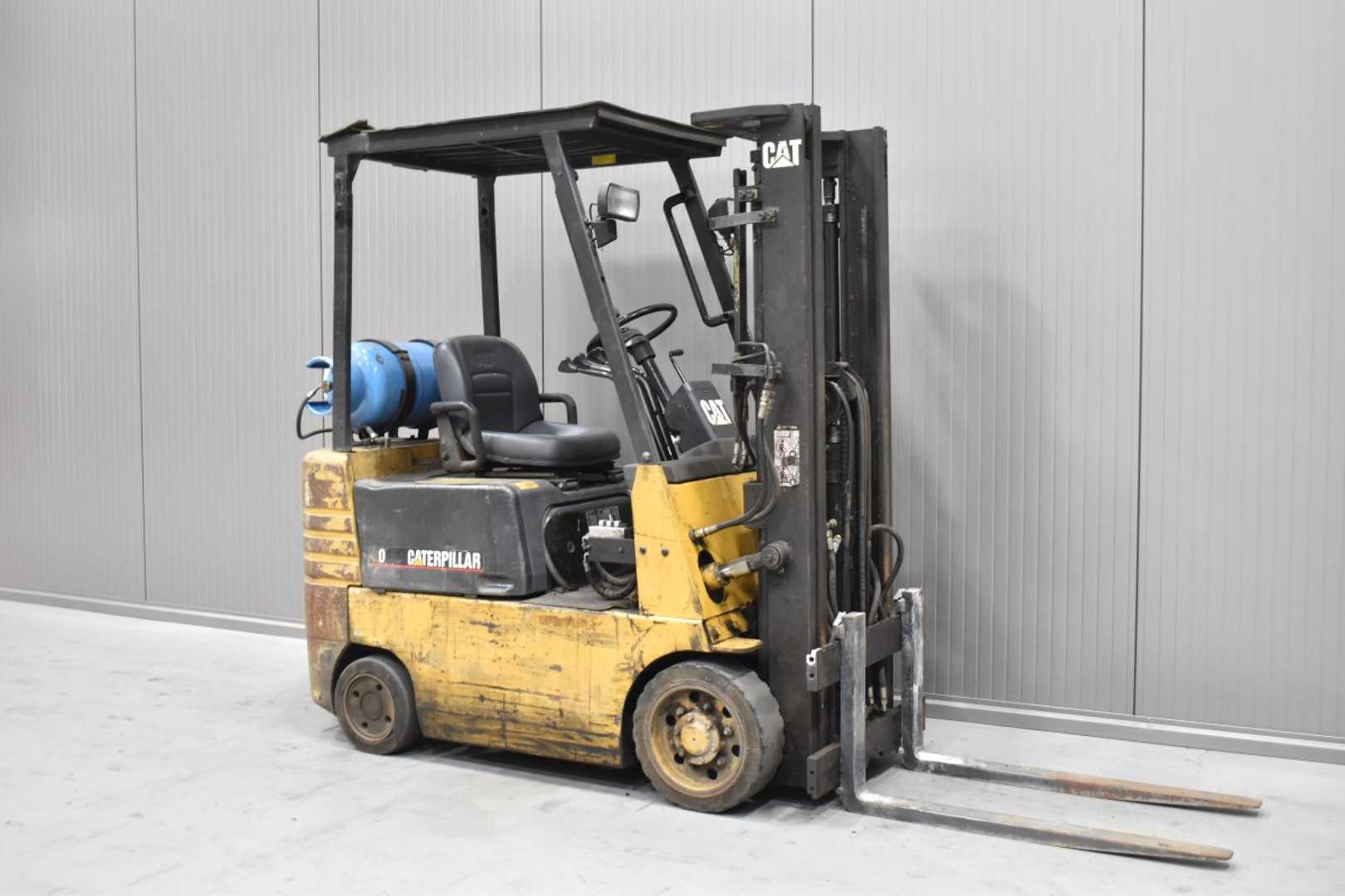 Chariot élévateur d'occasion CATERPILLAR GC 15 /58269/ GAS VIERRADFRONTSTAPLER (13061709)