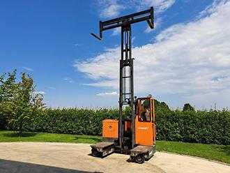 Chariot élévateur d'occasion COMBILIFT C2500STE ELEKTRO VIERWEGESTAPLER (12978328)