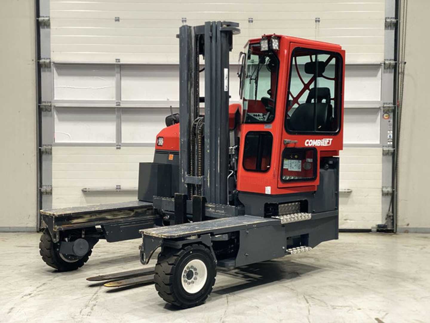 Chariot élévateur d'occasion COMBILIFT C5000XL DIESEL SEITENSTAPLER (13010816)