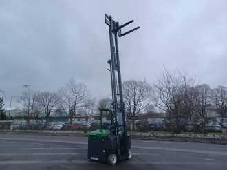 Chariot élévateur d'occasion COMBILIFT CBE3000 ELEKTRO VIERWEGESTAPLER (12773150)