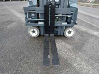 Chariot élévateur d'occasion COMBILIFT CBE3000 ELEKTRO VIERWEGESTAPLER (12773150)