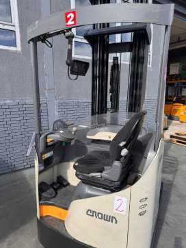 Chariot élévateur d'occasion CROWN ESR 5260-16 Baujahr 2017/ HH 9,45M / Kamera/ Top ZUSTAND ELEKTRO SCHUBMASTSTAPLER (13061269)