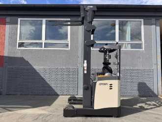 Chariot élévateur d'occasion CROWN ESR 5260-16 Baujahr 2017/ HH 9,45M / Kamera/ Top ZUSTAND ELEKTRO SCHUBMASTSTAPLER (13061270)