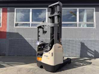 Chariot élévateur d'occasion CROWN ESR 5260-16 Baujahr 2017/ HH 9,45M / Kamera/ Top ZUSTAND ELEKTRO SCHUBMASTSTAPLER (13061270)