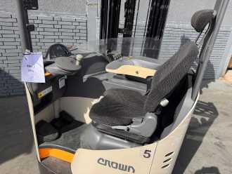 Chariot élévateur d'occasion CROWN ESR 5260-16 Baujahr 2017/ HH 9,45M / Kamera/ Top ZUSTAND ELEKTRO SCHUBMASTSTAPLER (13061270)