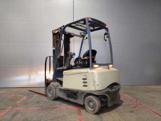 Chariot élévateur d'occasion CROWN SCF6040-18 ELEKTRO VIERRADFRONTSTAPLER (13037347)