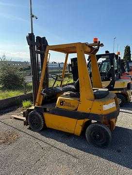 Chariot élévateur d'occasion DETAS SH25 DIESEL VIERRADFRONTSTAPLER (12983033)