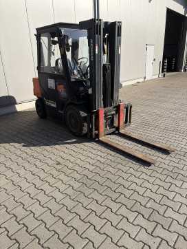 Chariot élévateur d'occasion DOOSAN D30GP DIESEL VIERRADFRONTSTAPLER (13068244)