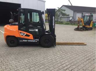 Chariot élévateur d'occasion DOOSAN D45SC-9 DIESEL VIERRADFRONTSTAPLER (13011452)