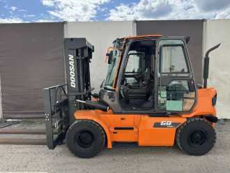 Chariot élévateur d'occasion DOOSAN D60S-9 DIESEL VIERRADFRONTSTAPLER (12983175)