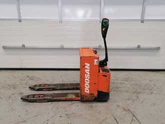 Chariot élévateur d'occasion DOOSAN LEDH20M ELEKTRO NIEDERHUBWAGENSEMIELEKTRISCH (12744700)