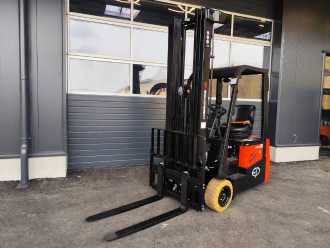 Chariot élévateur d'occasion EP CPD18TVL NEUMASCHINE ELEKTRO DREIRADFRONTSTAPLER (13032294)